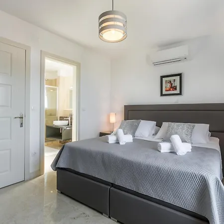 Toma - Private Estate Villa *