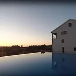 Toma - Private Estate Βίλα