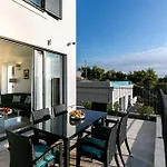 Toma - Private Estate