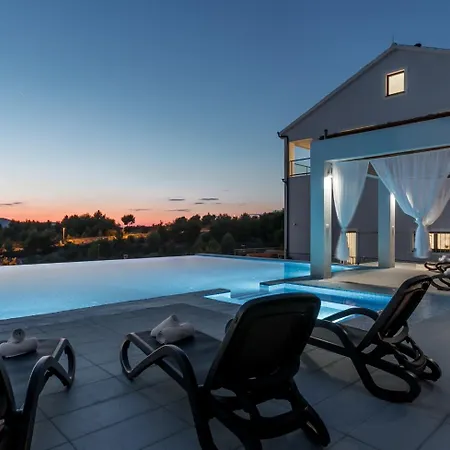 Toma - Private Estate Villa *