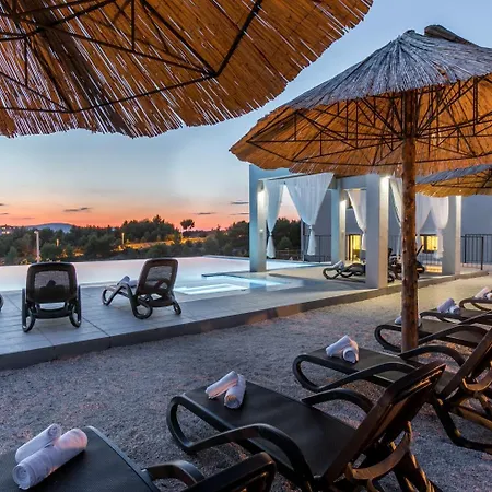 Toma - Private Estate Villa *