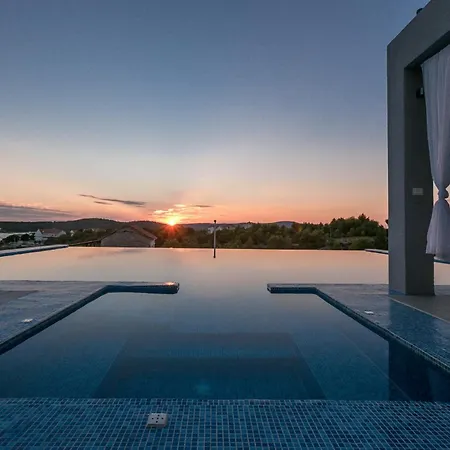 Toma - Private Estate Villa *