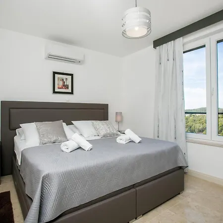 Toma - Private Estate Milna (Brac)