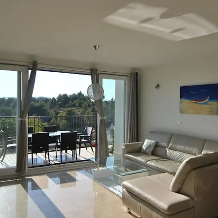 Toma - Private Estate