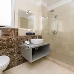 Toma - Private Estate