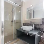 Toma - Private Estate
