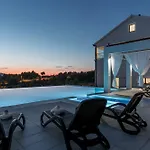 Toma - Private Estate Willa
