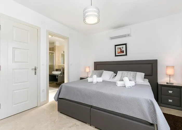 Toma - Private Estate Milna (Brac)