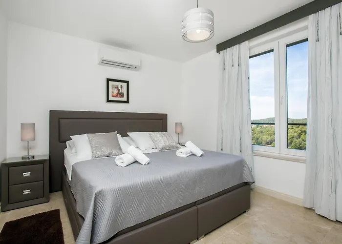 Toma - Private Estate Milna (Brac)