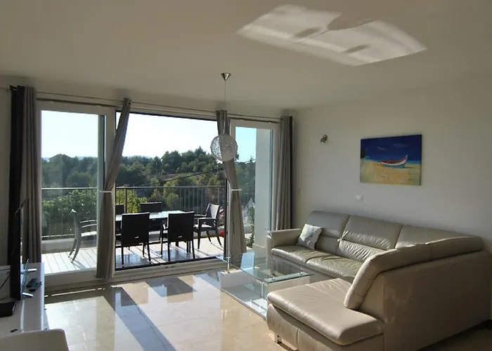Toma - Private Estate